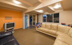 TV room at Hone Heke Lodge backpackers Kerikeri