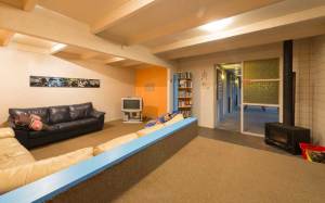 TV room at Hone Heke Lodge backpackers Kerikeri