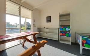 Sunny sitting area at the end of a dorm room in Hone Heke Lodge backpackers Kerikeri.